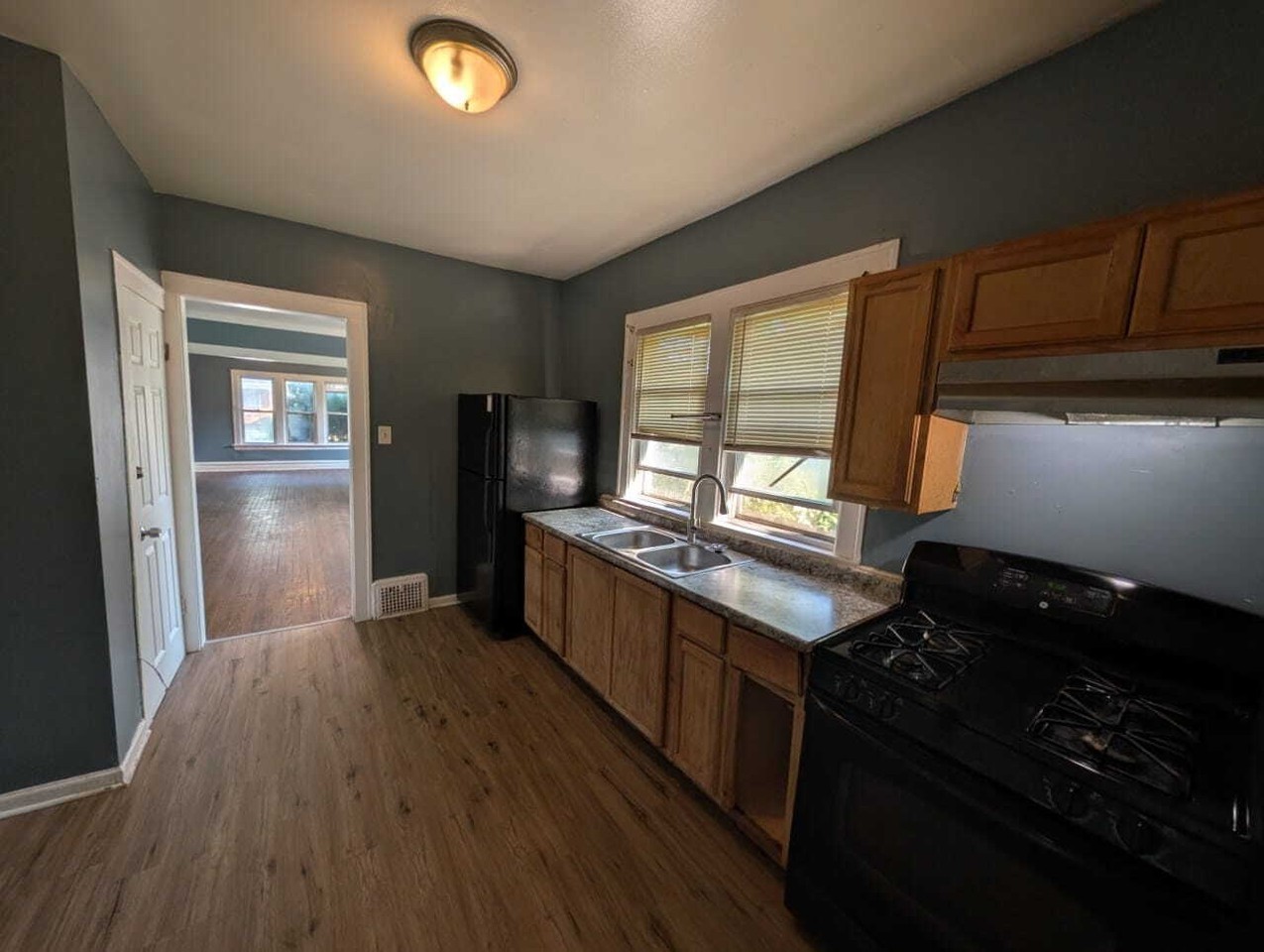 10146 S State St - Photo 3 of 34