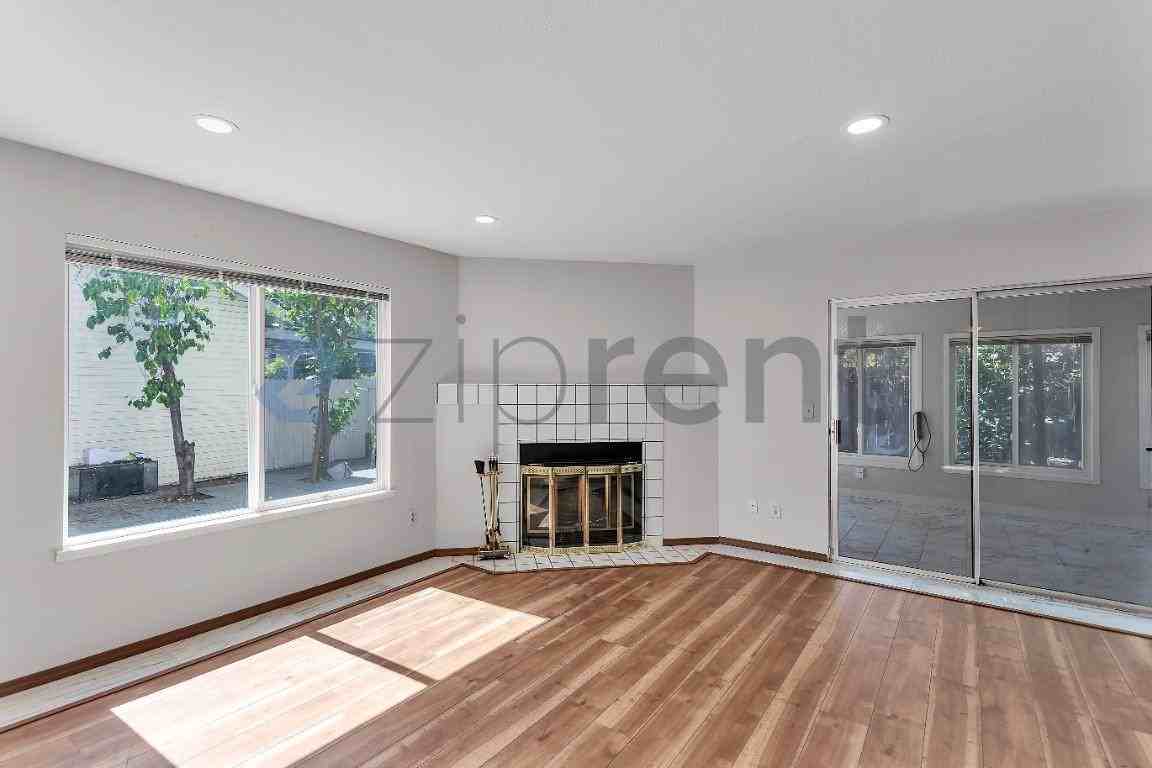 370 Stageline Dr - Photo 5 of 33