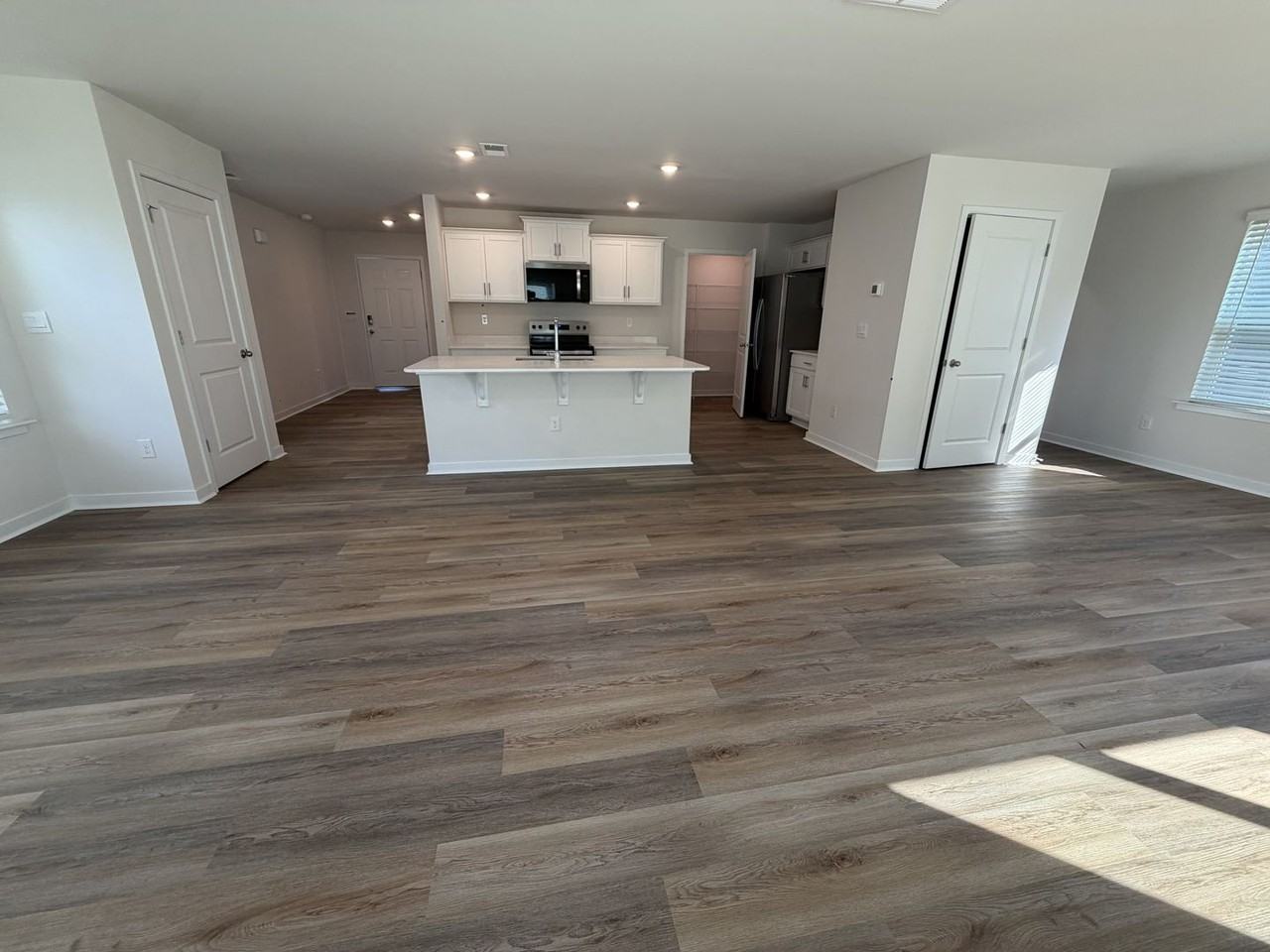 2130 10th St Se - Photo 2 of 22