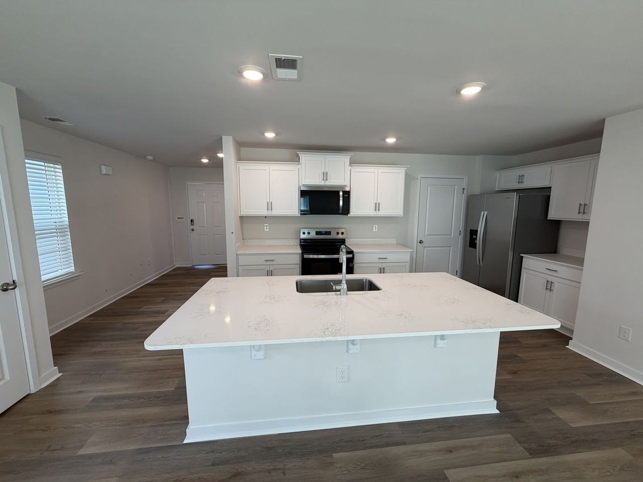 2130 10th St Se - Photo 3 of 22