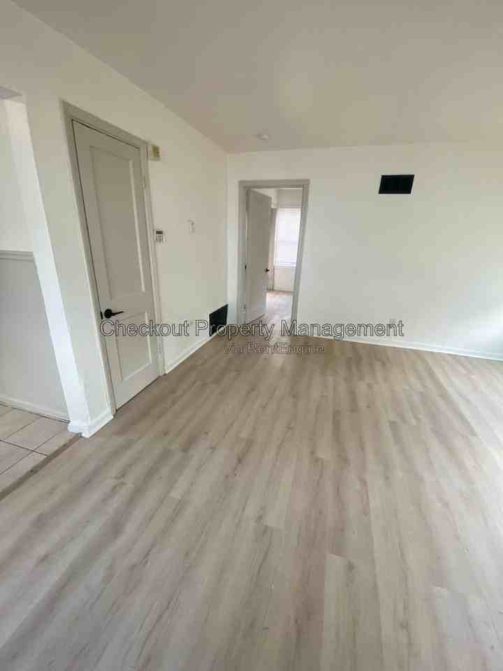 346 Mueller Ave - Photo 3 of 8