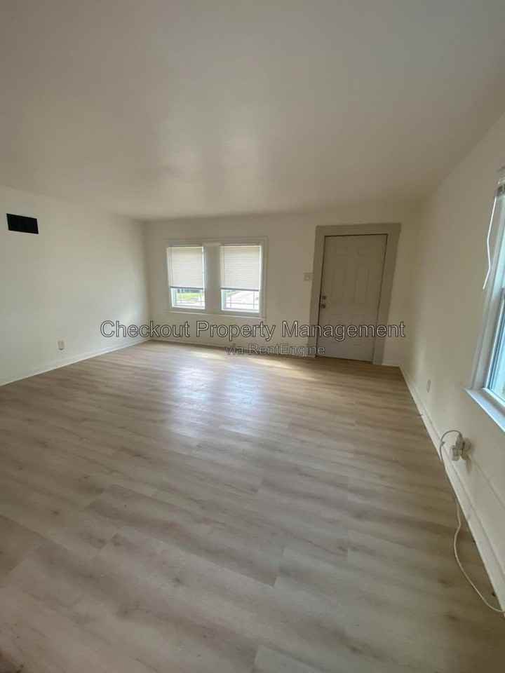 346 Mueller Ave - Photo 4 of 8