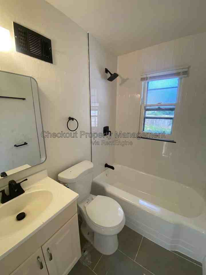 346 Mueller Ave - Photo 7 of 8