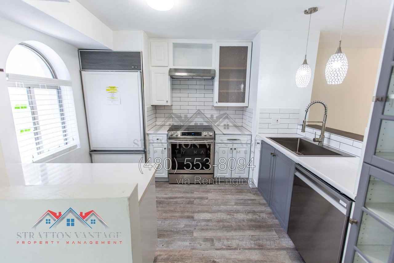 2638 E Roma Ave - Photo 6 of 23