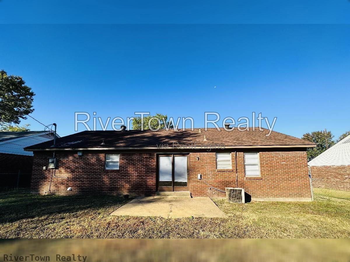 8386 Booneville Dr - Photo 2 of 12