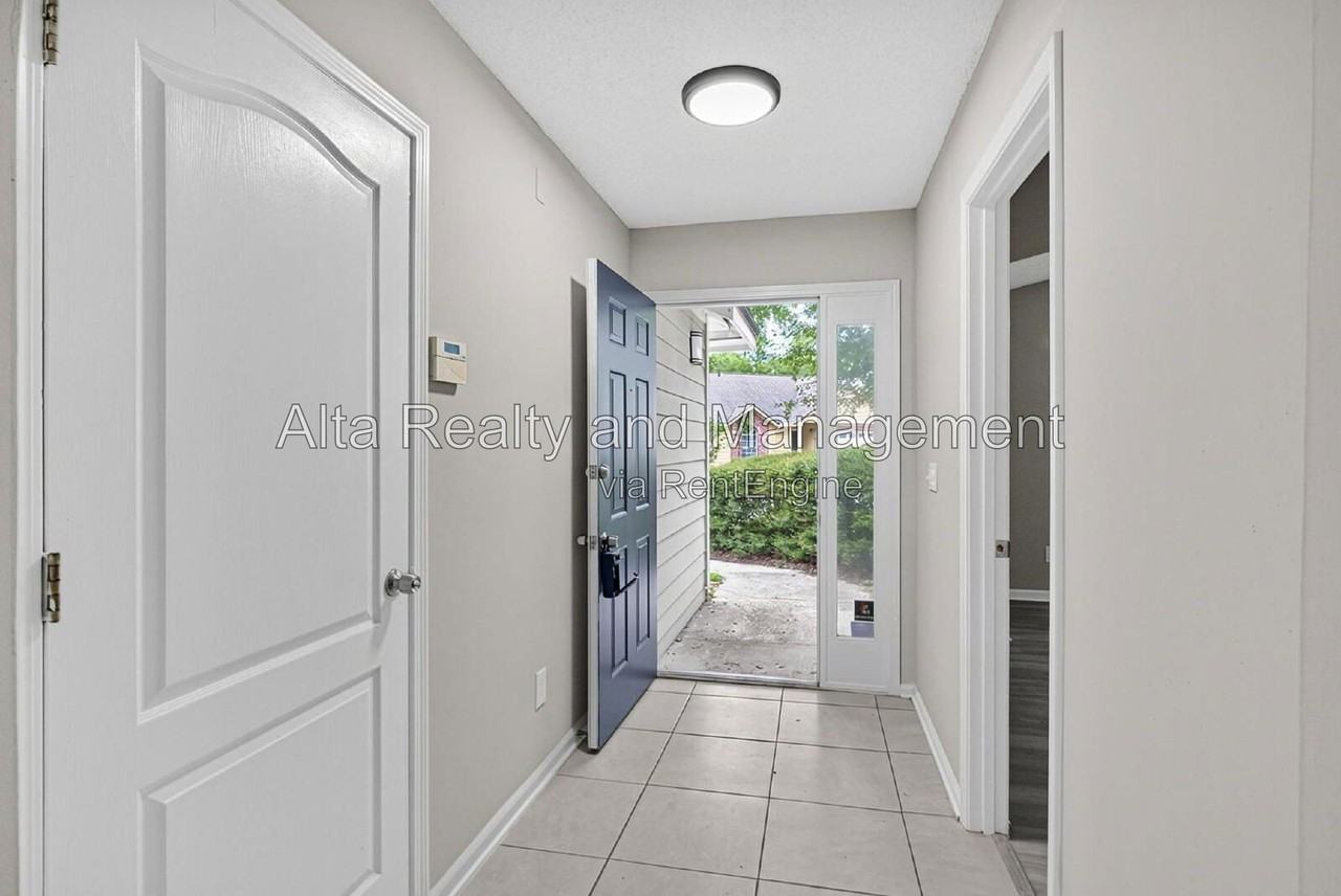 9569 Sugar Hollow Ln - Photo 3 of 27