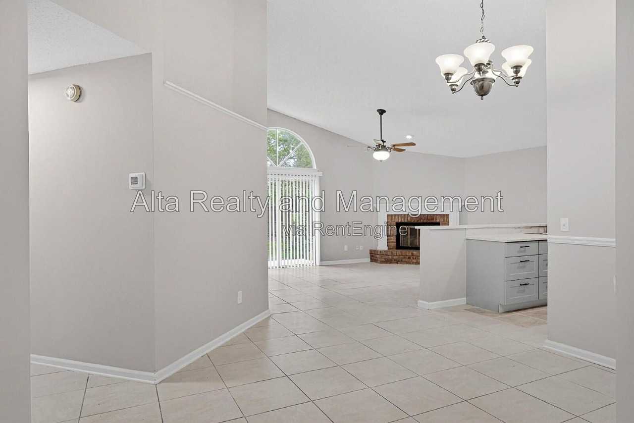 9569 Sugar Hollow Ln - Photo 4 of 27