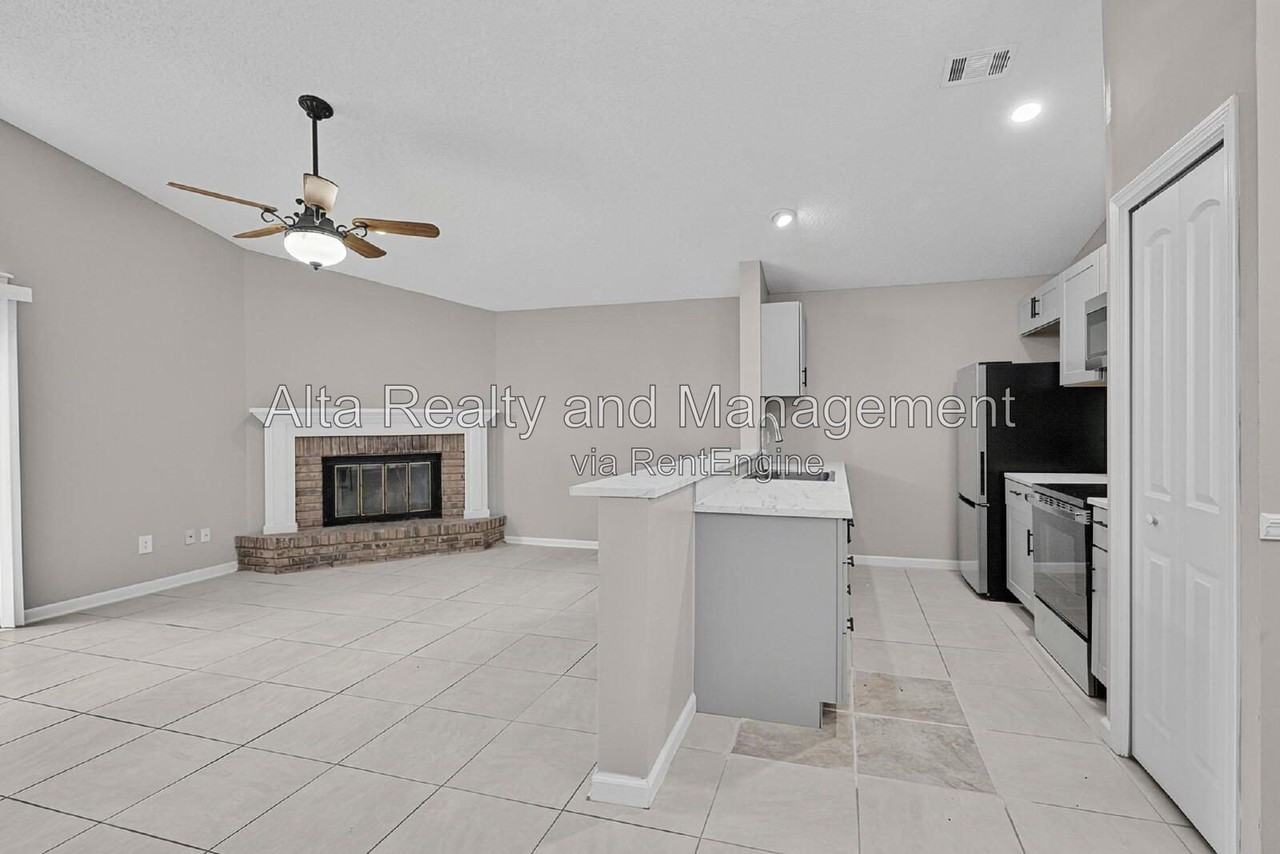 9569 Sugar Hollow Ln - Photo 6 of 27