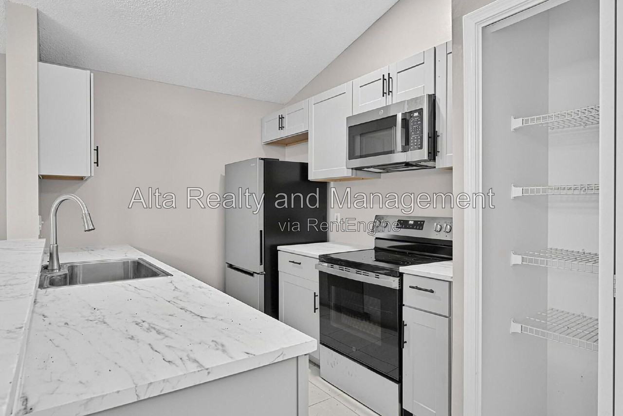 9569 Sugar Hollow Ln - Photo 7 of 27