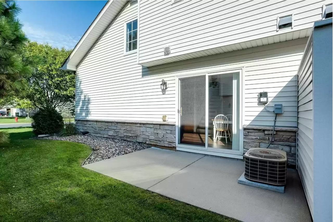 17058 Eagleview Way - Photo 2 of 12