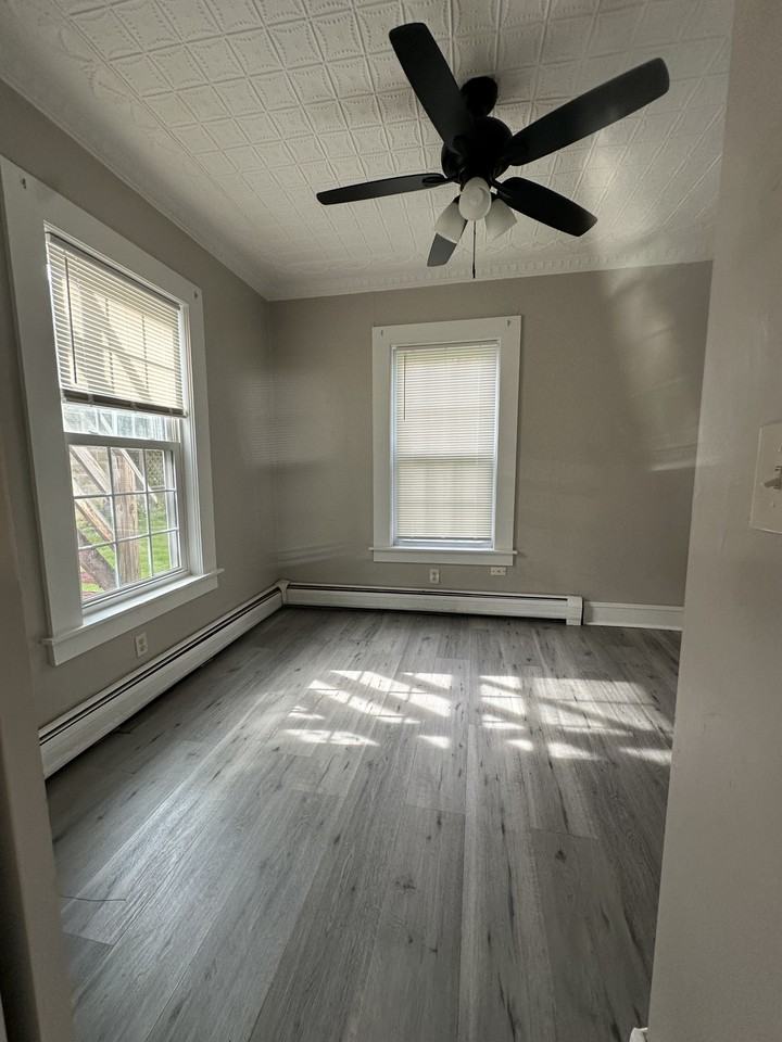 201 Hamilton St #1R - Photo 7 of 11