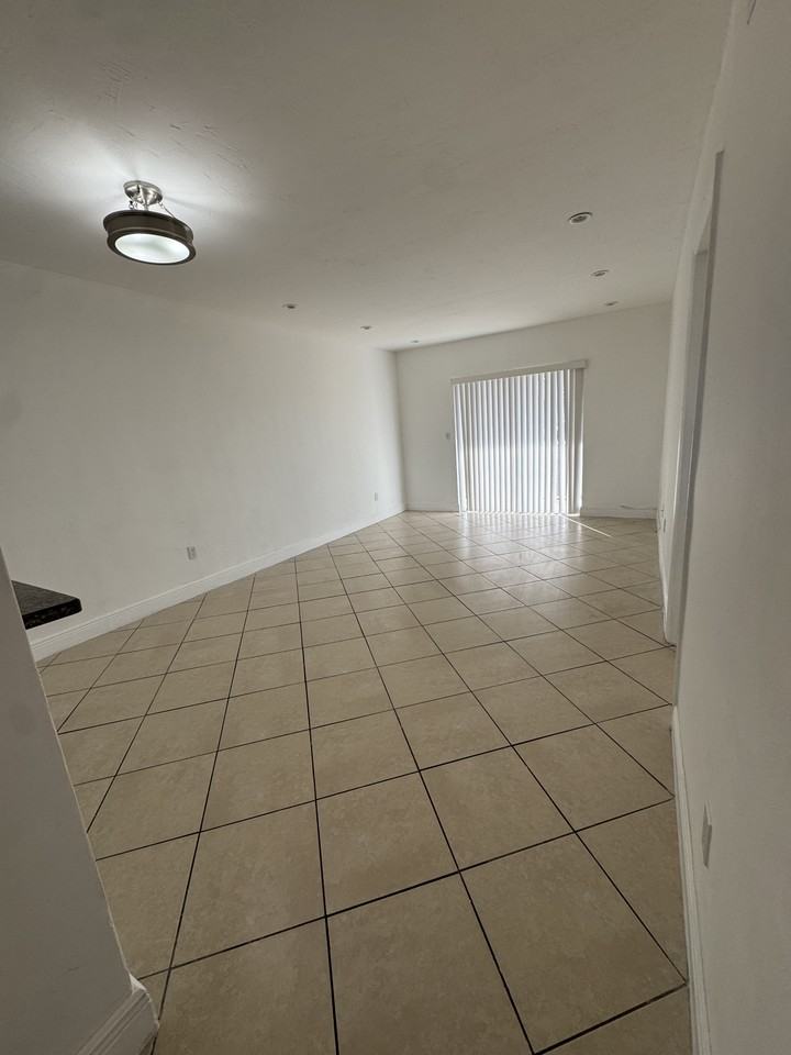 7505 Sw 82nd St #317 - Photo 4 of 12
