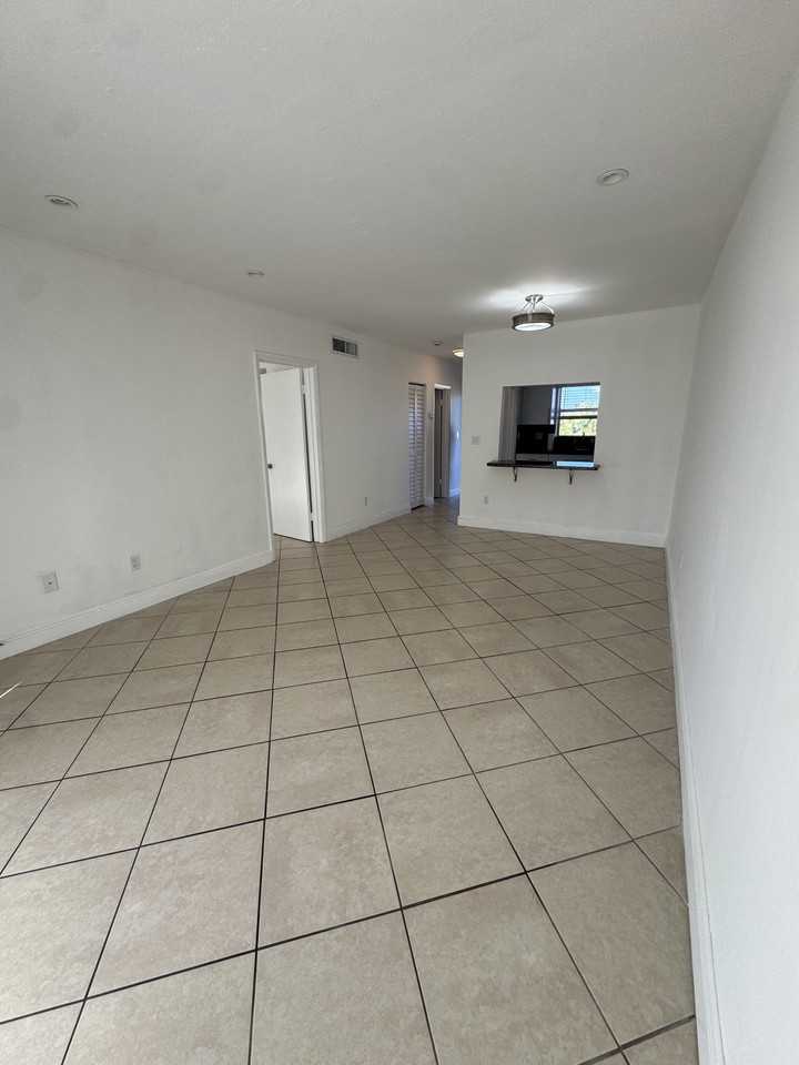 7505 Sw 82nd St #317 - Photo 6 of 12
