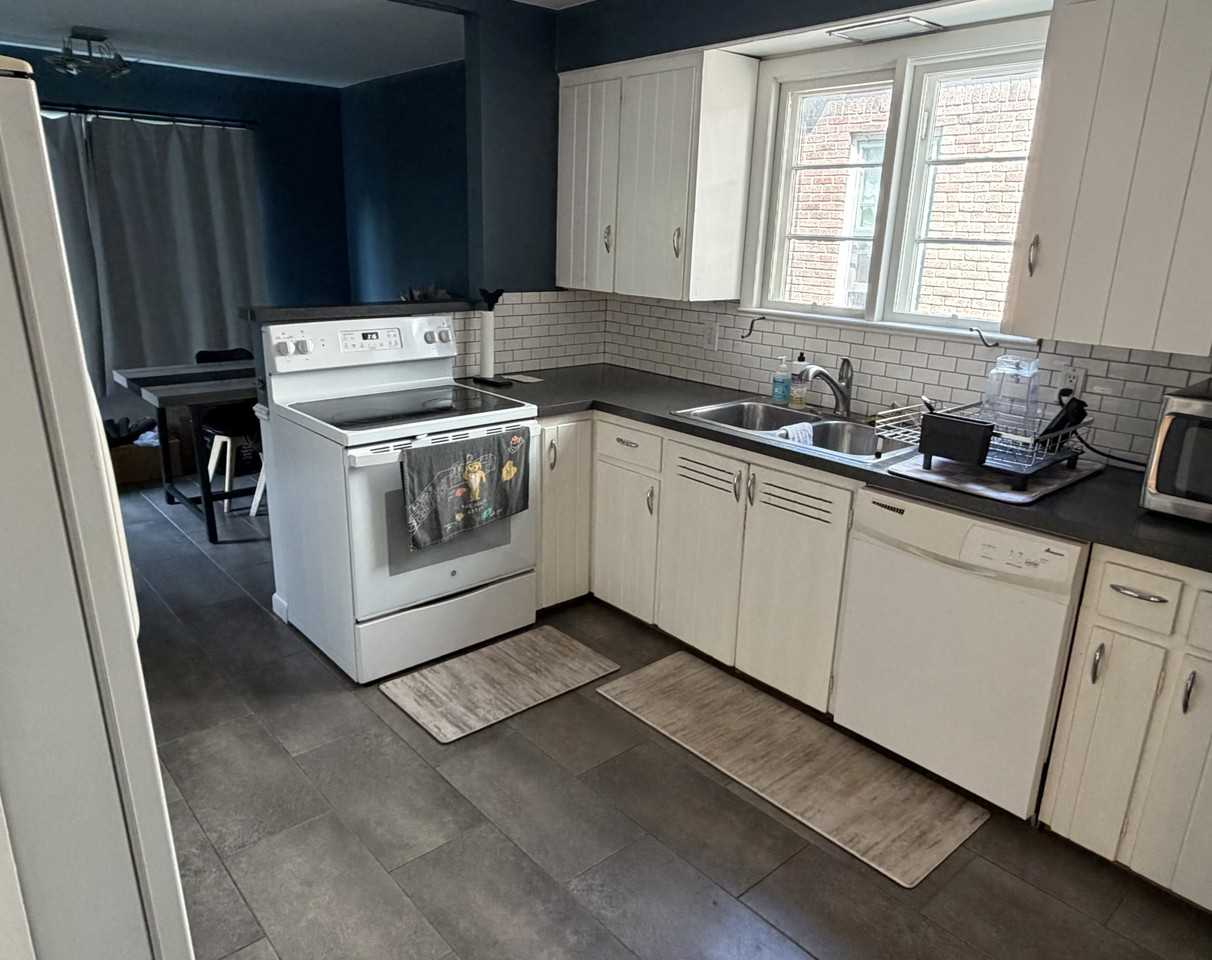 826 Leroy St #826 - Photo 5 of 7