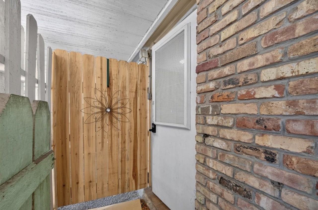 7205 Beechnut St #D - Photo 5 of 17