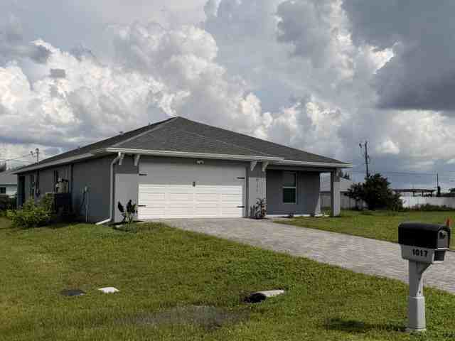1017 Ne Juanita Pl #NA - Photo 2 of 28