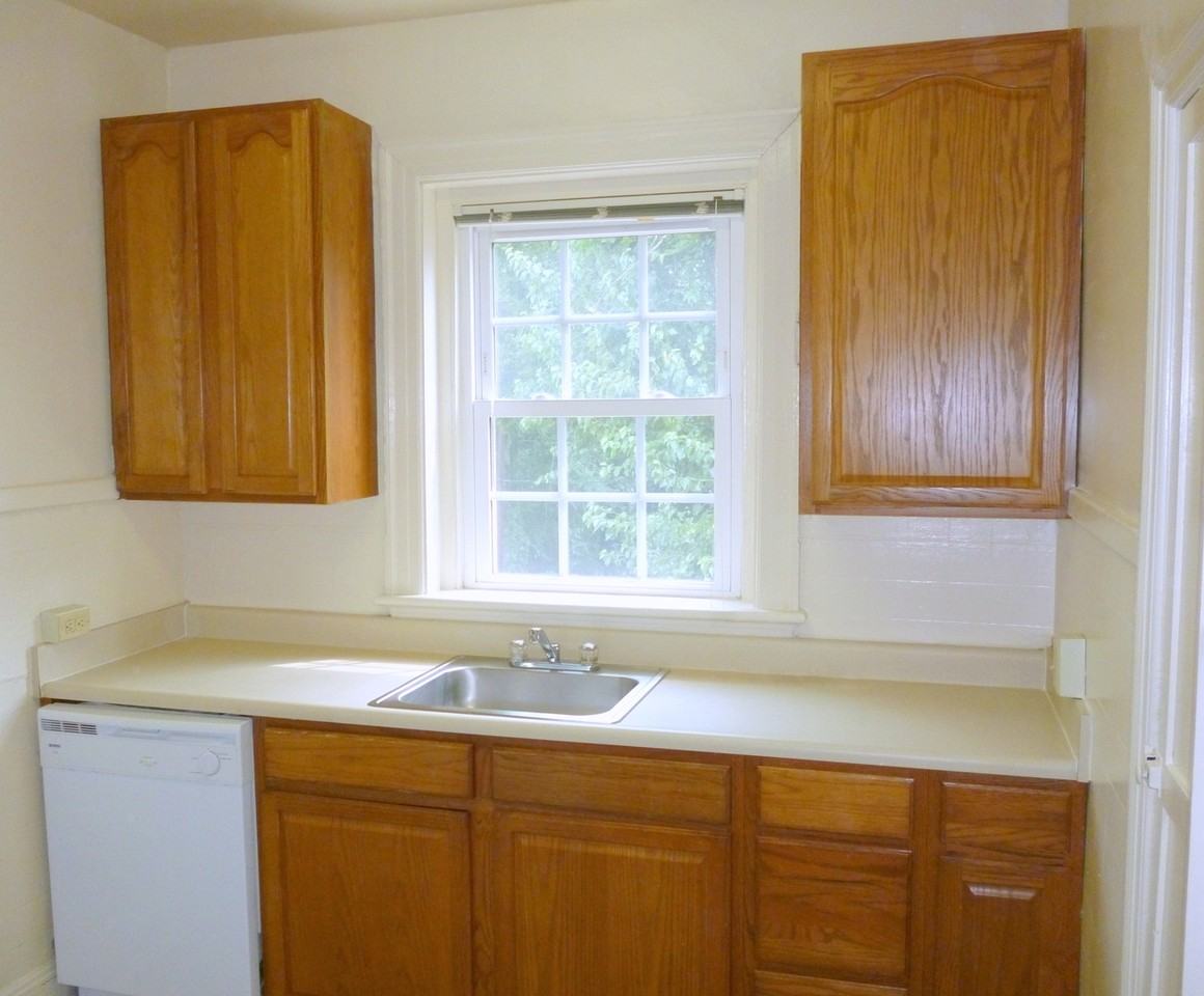 Raleigh Court - Photo 4 of 15
