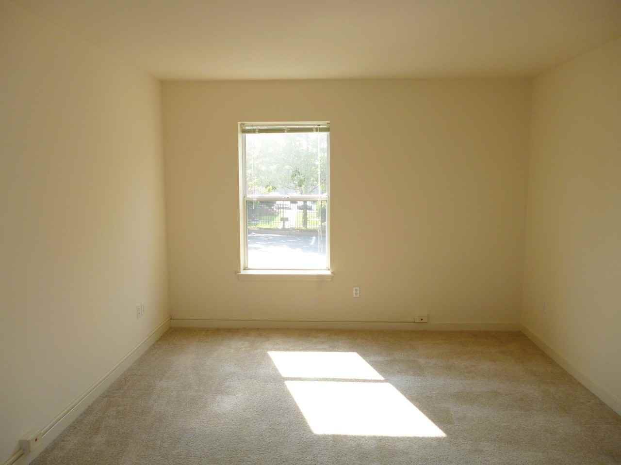 324 13th Street NW - Photo 3 of 37