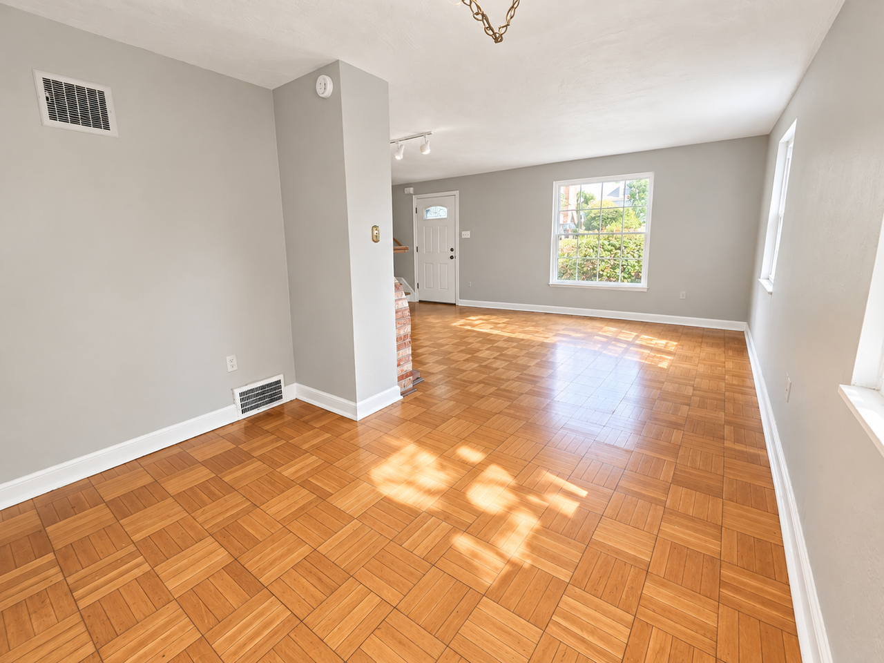 590 Audubon Ave - Photo 4 of 19