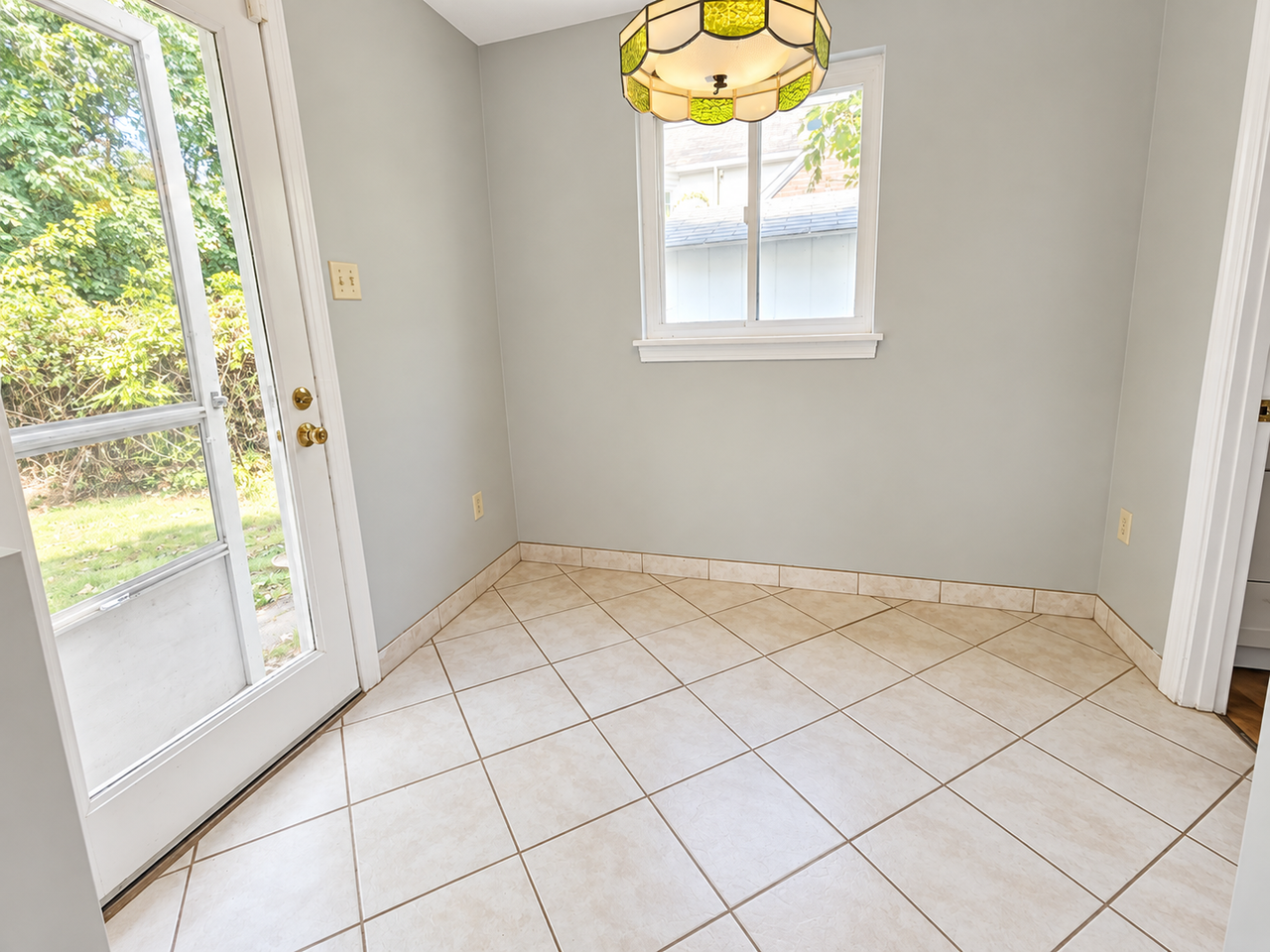 590 Audubon Ave - Photo 7 of 19