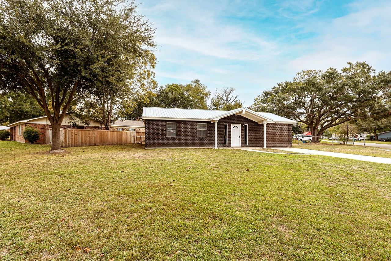 4703 Bronfair Ave - Photo 2 of 47