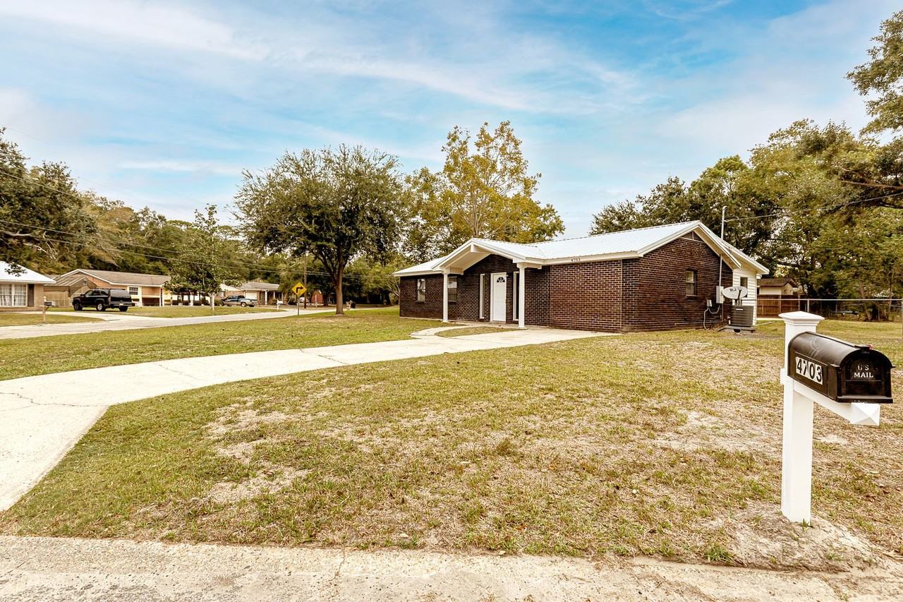 4703 Bronfair Ave - Photo 4 of 47