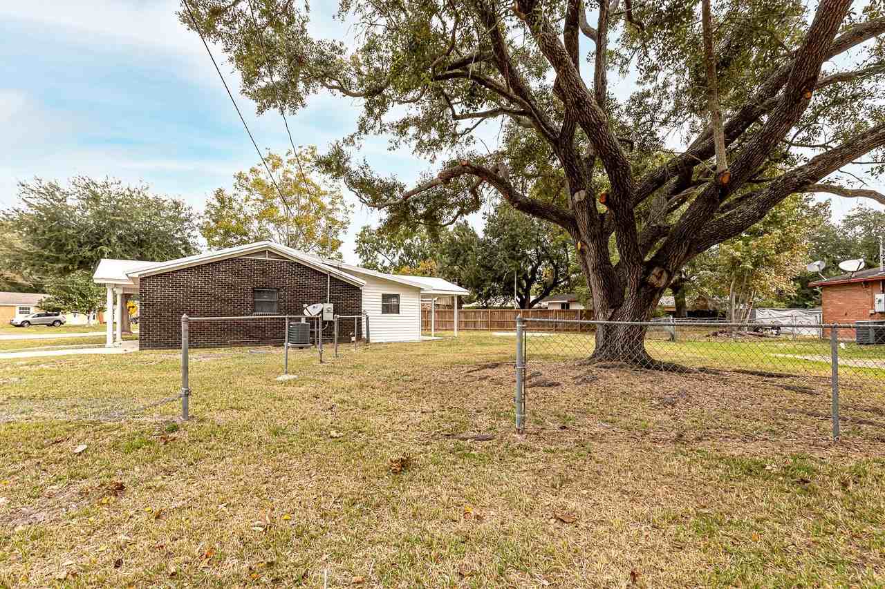 4703 Bronfair Ave - Photo 5 of 47