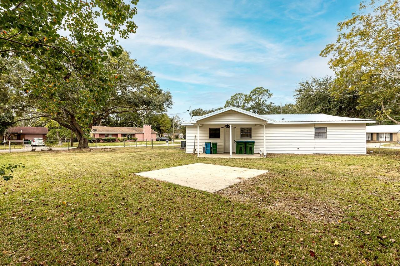 4703 Bronfair Ave - Photo 7 of 47