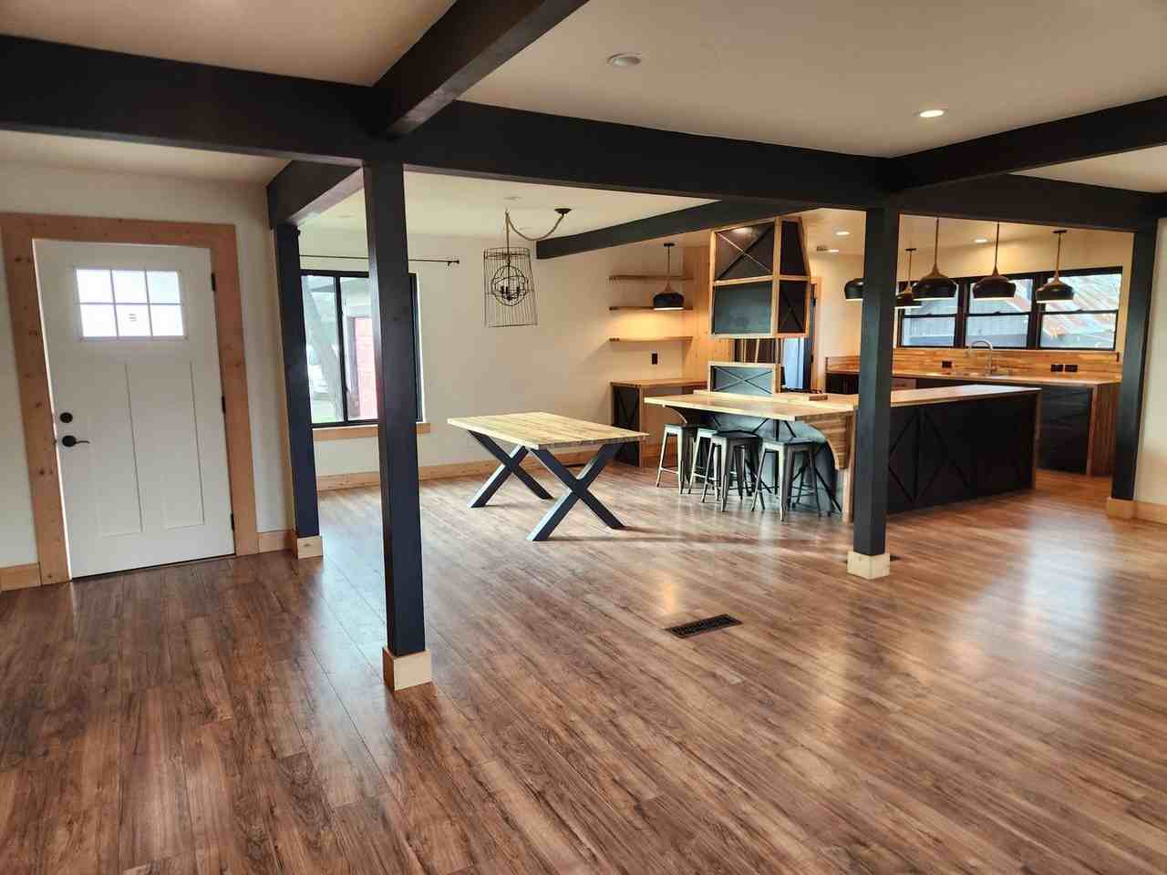 985 Gumview Road - Photo 2 of 39
