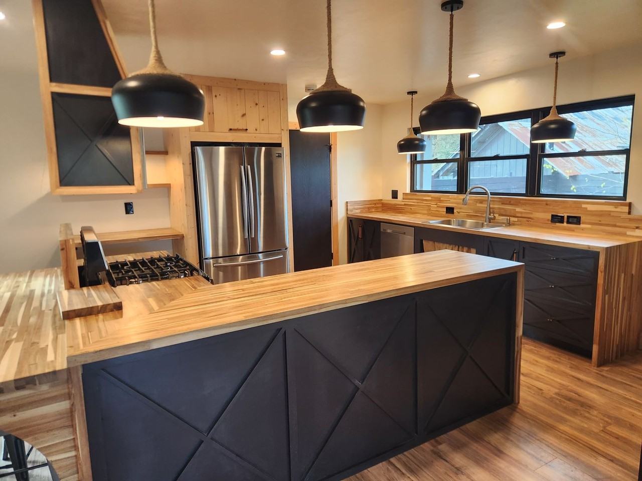 985 Gumview Road - Photo 3 of 39