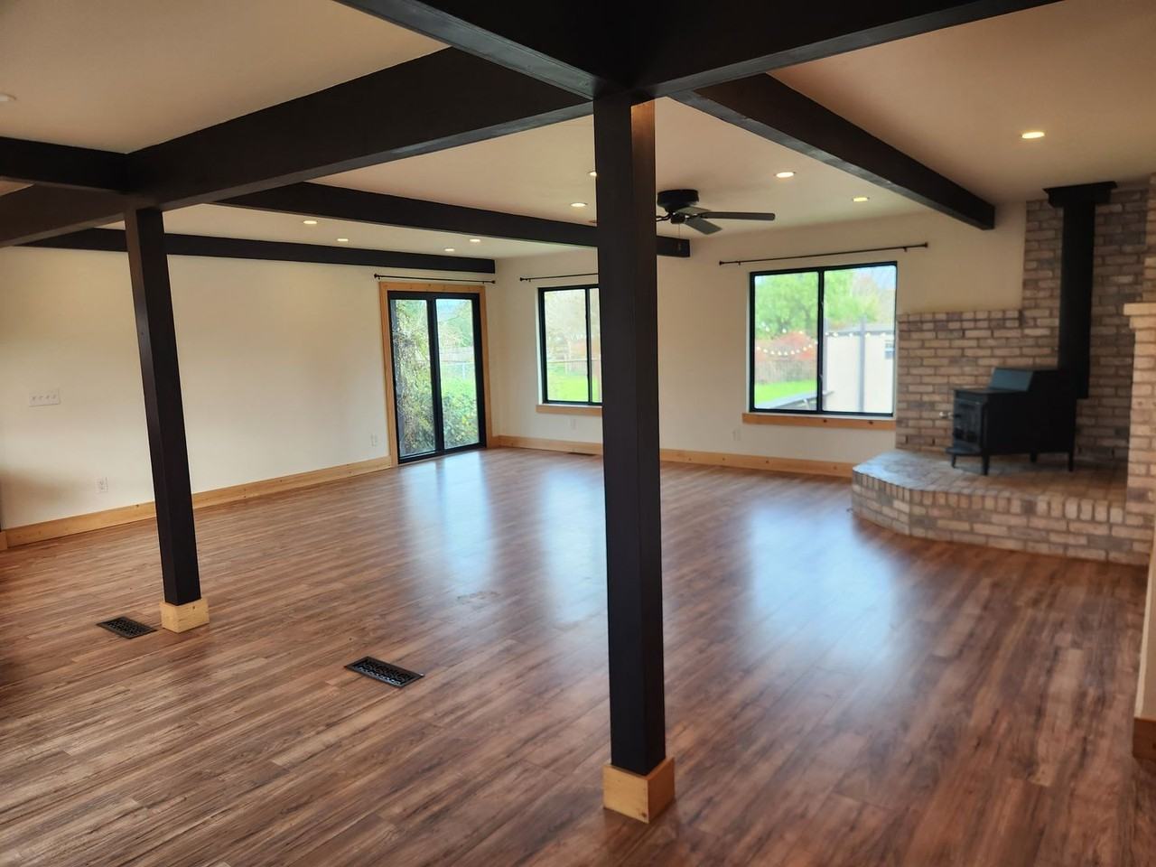 985 Gumview Road - Photo 4 of 39