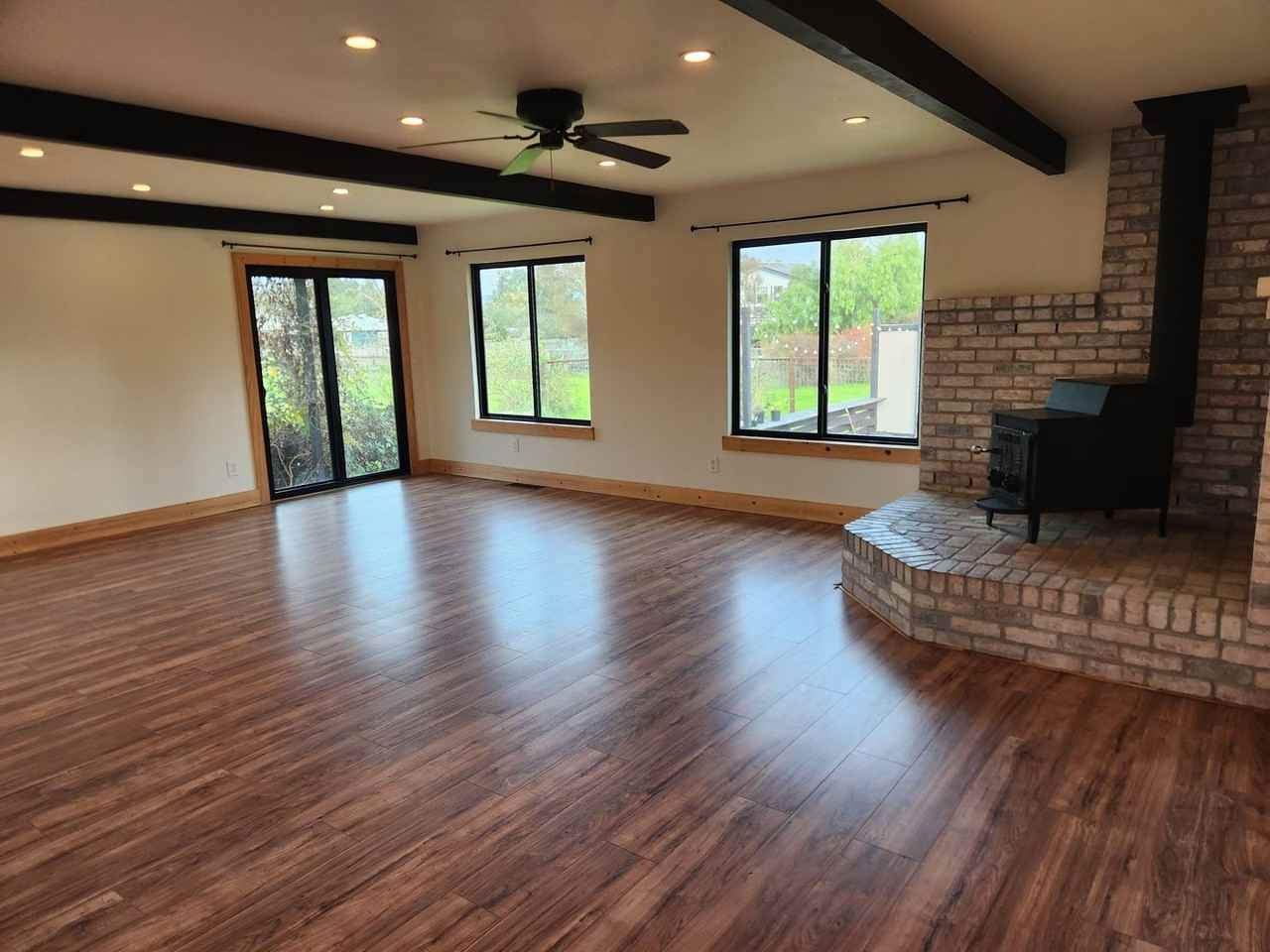 985 Gumview Road - Photo 5 of 39