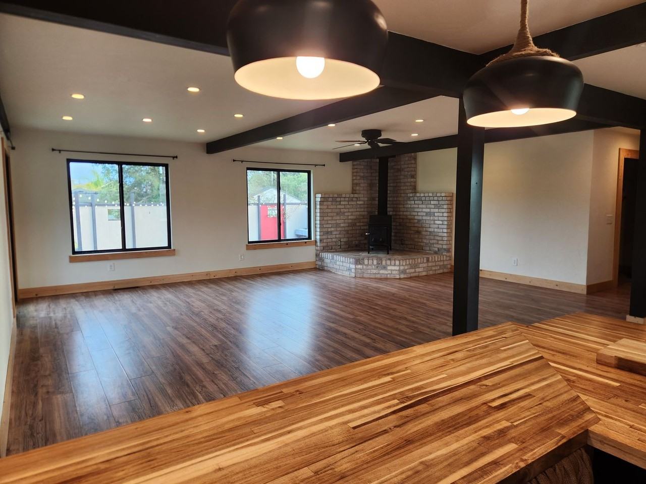 985 Gumview Road - Photo 6 of 39