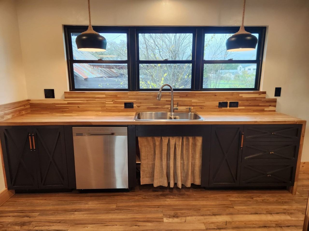 985 Gumview Road - Photo 7 of 39