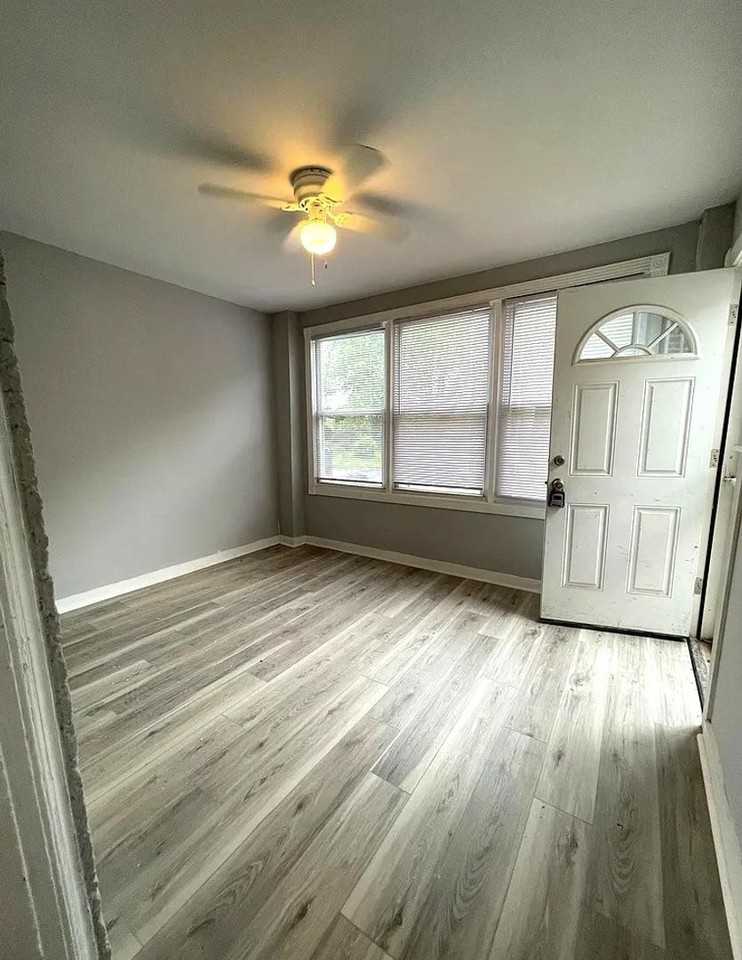 4449 Morris St - Photo 3 of 19