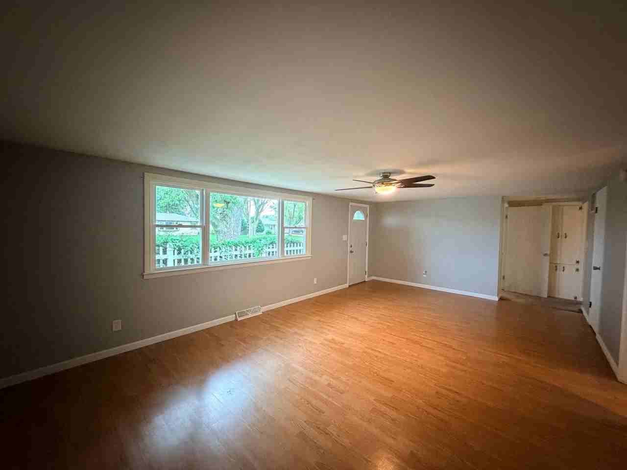 2316 11th St - Photo 3 of 12