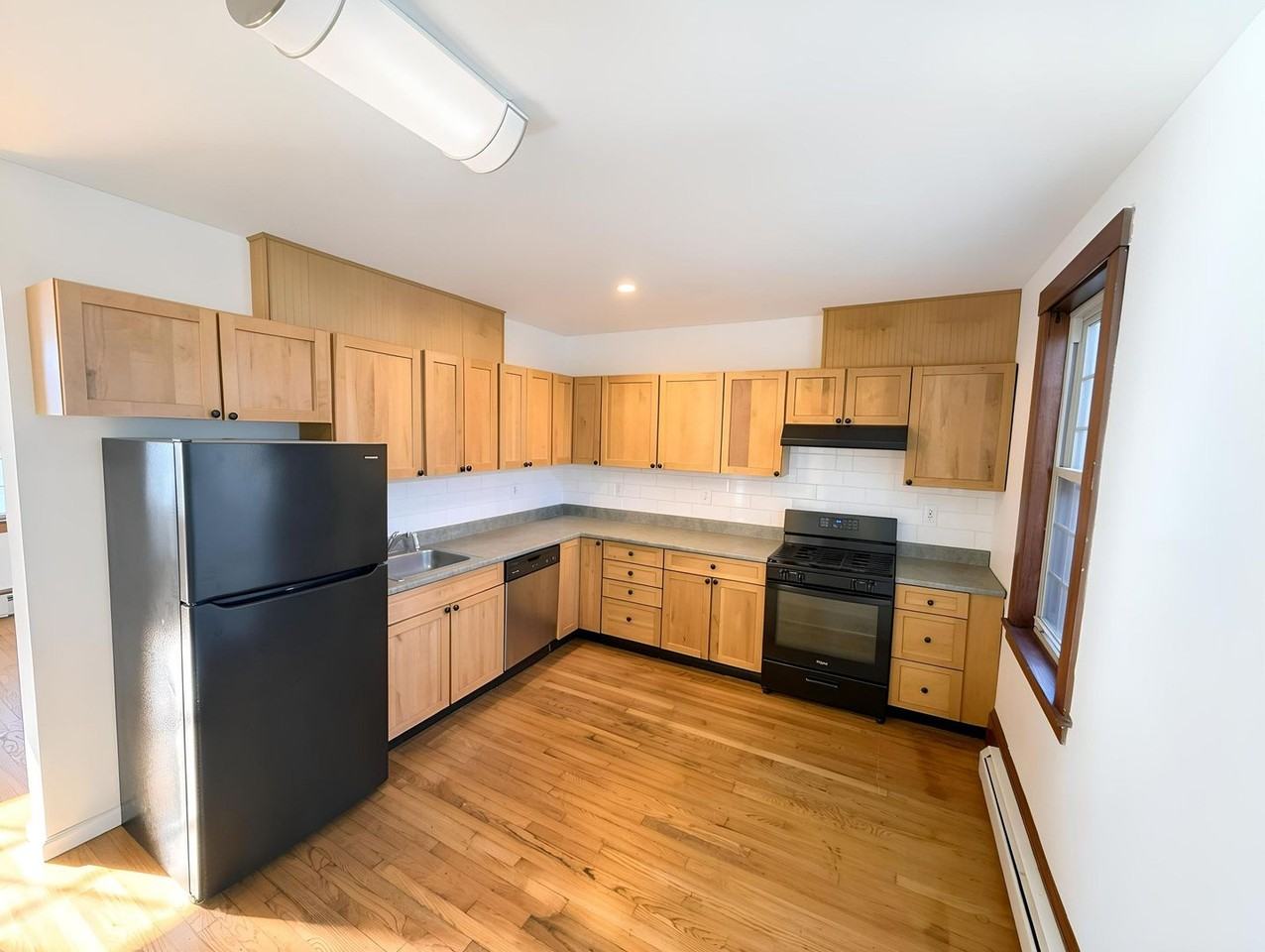 45 8th St - Photo 2 of 11