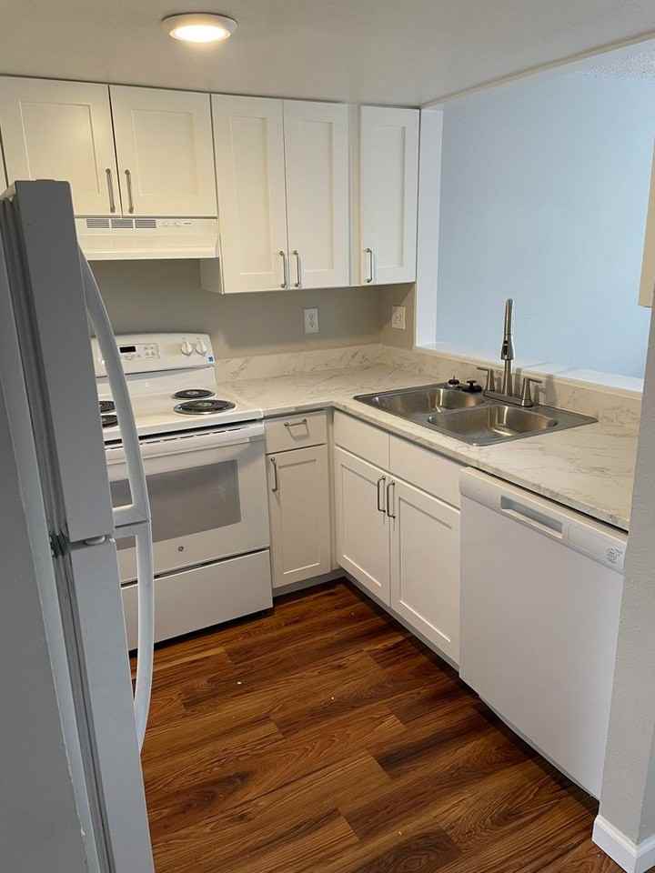 Remington Apartments - Photo 3 of 37