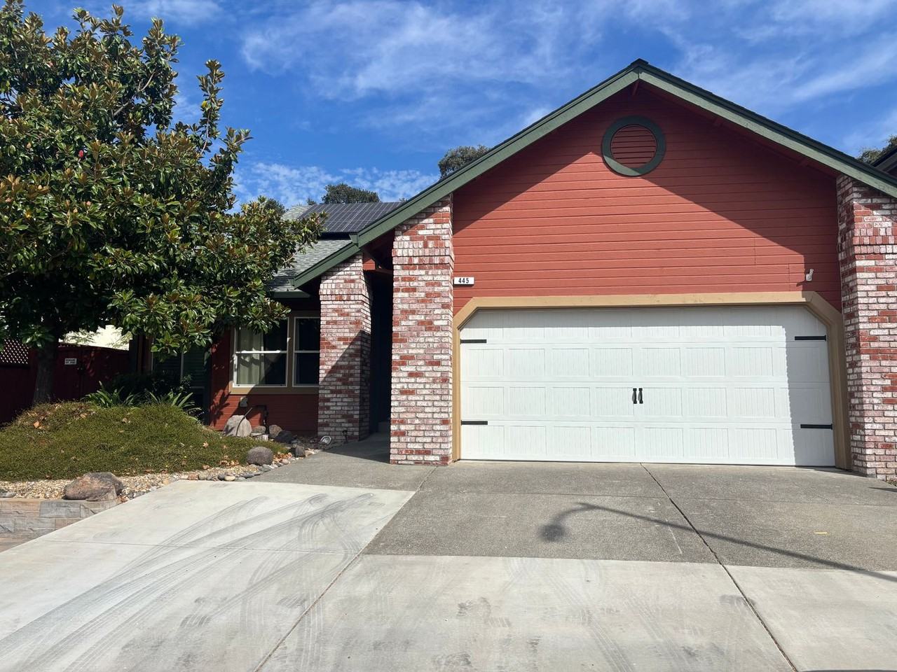 445 Godfrey Dr - Photo 2 of 23