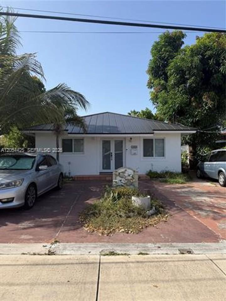 1025 Sw 12th St #1025 - Photo 2 of 15
