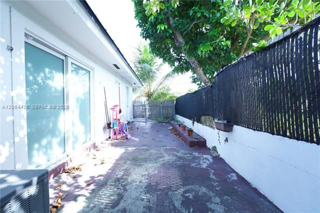 1025 Sw 12th St #1025 - Photo 3 of 15
