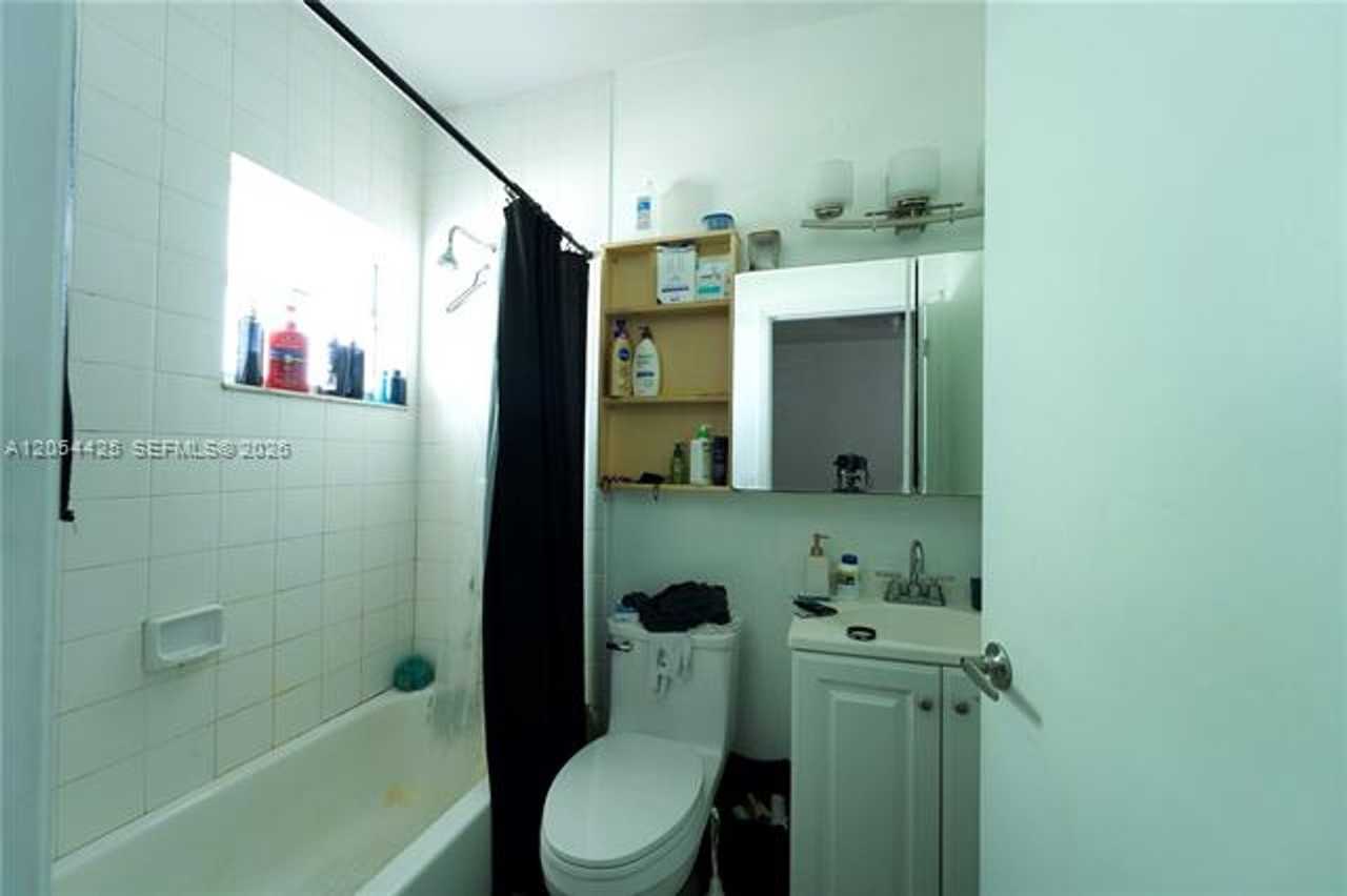 1025 Sw 12th St #1025 - Photo 7 of 15