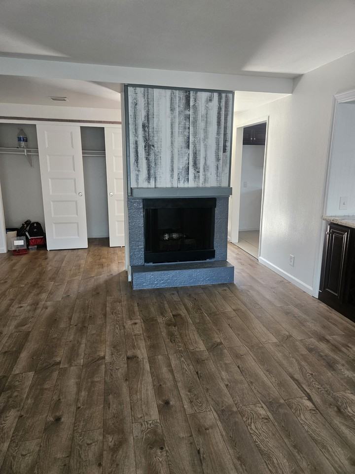 4958 Park Pl #E - Photo 5 of 9