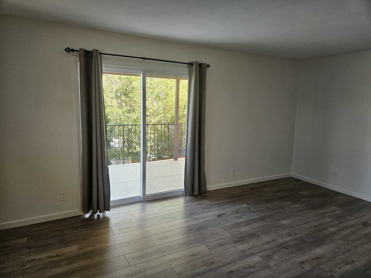 4958 Park Pl #E - Photo 7 of 9
