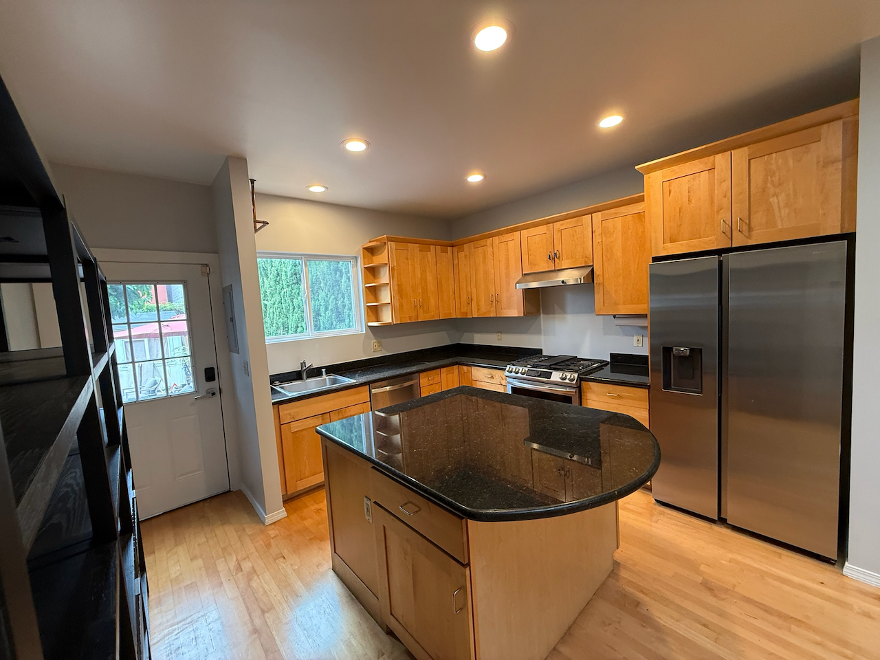5529 Beaudry St - Photo 2 of 10