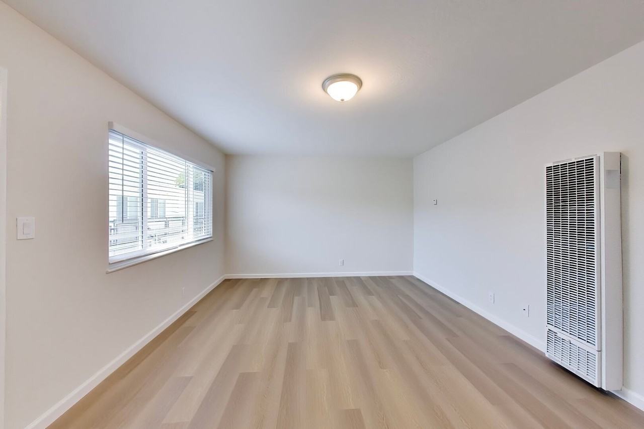 170 Stoakes Ave #06 - Photo 4 of 17