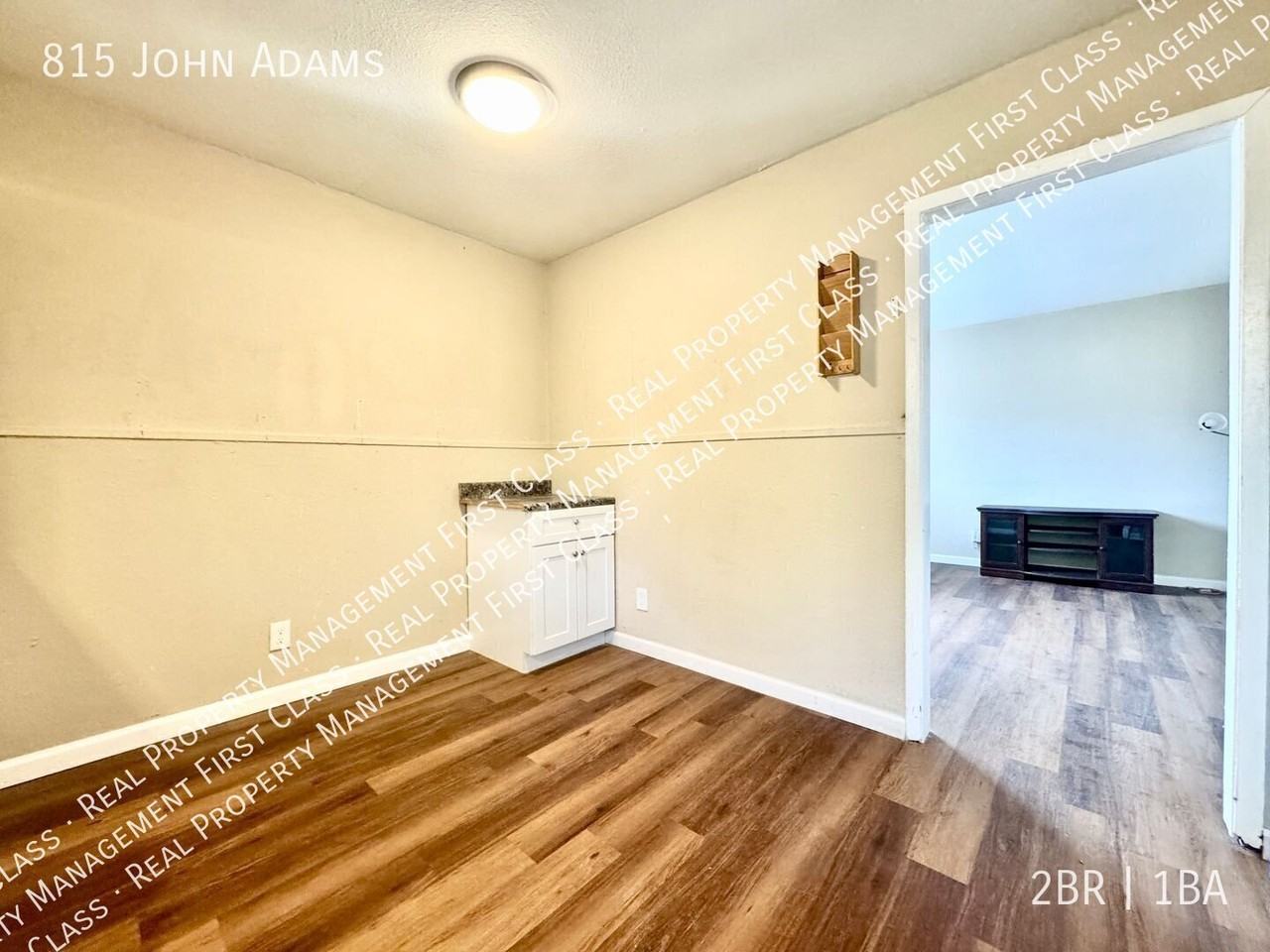 815 John Adams Dr - Photo 7 of 11