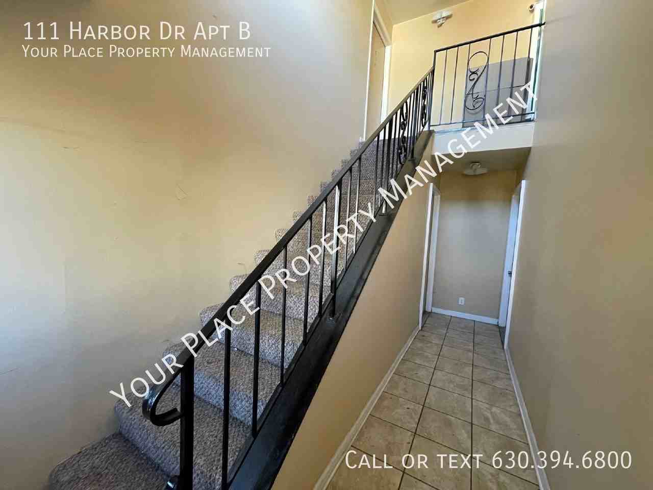 111 Harbor Dr Apt B - Photo 2 of 13