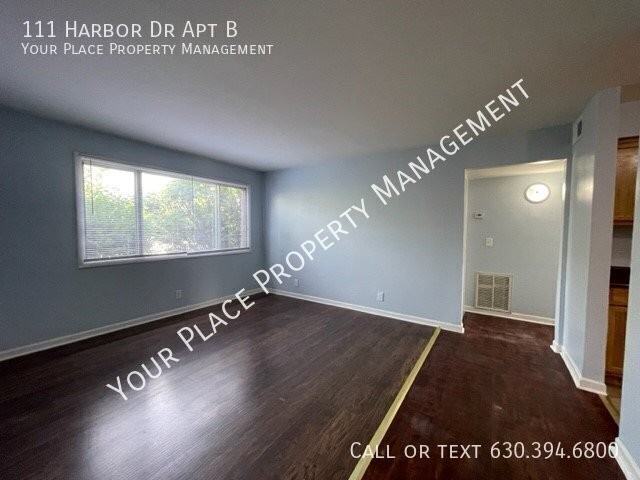 111 Harbor Dr Apt B - Photo 3 of 13