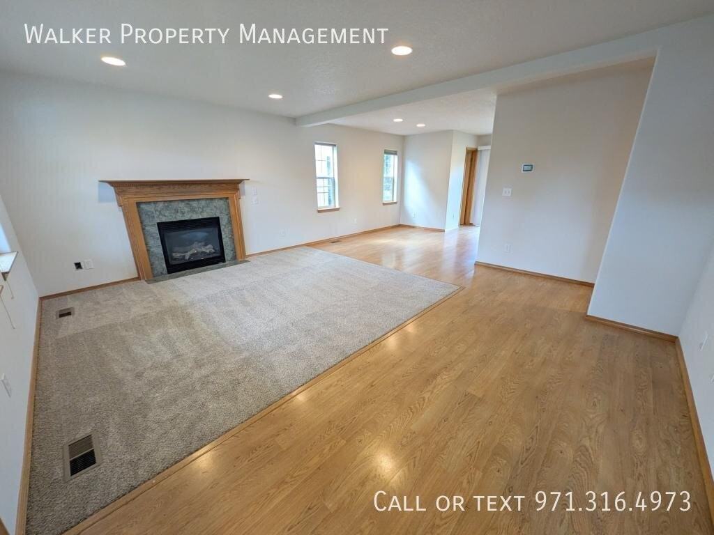 709 E Ella Ct - Photo 3 of 26